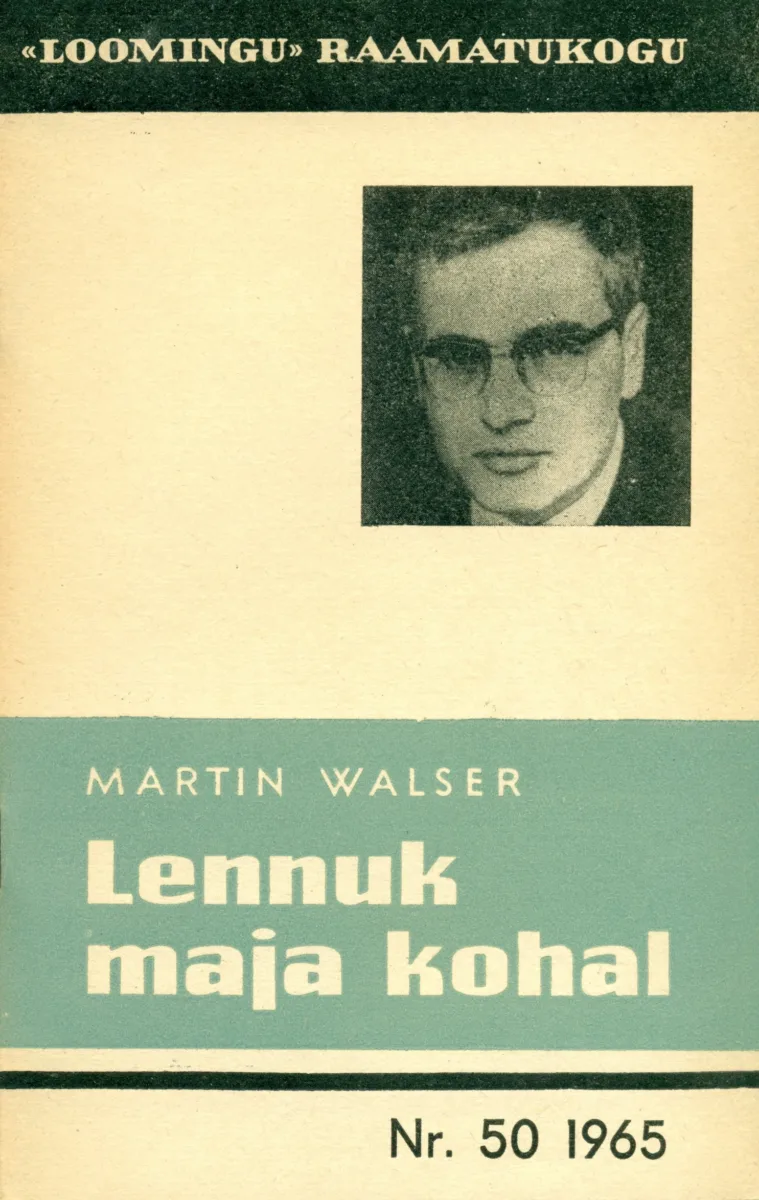 Lennuk maja kohal
